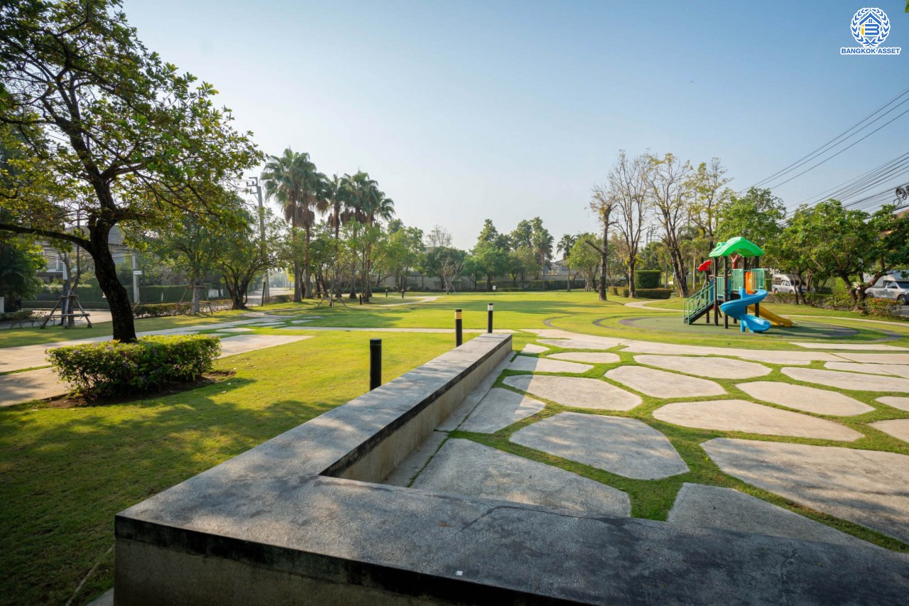 บ้านมือสองตกแต่งใหม่ โครงการ ไลฟ์ บางกอก บูเลอวาร์ด ราชพฤกษ์-รัตนาธิเบศร์ เนื้อที่ 50.3 ตร.ว. ดีไซน์ตอบทุกไลฟ์สไตล์ ฟังก์ชัน 3 ห้องนอน 3 ห้องน้ำ จอดรถได้ 2 คัน บนทำเลติดถนนราชพฤกษ์ เชื่อมต่อทุกเส้นทาง ใกล้รถไฟฟ้าสายสีม่วง "สถานีท่าอิฐ" และจุดขึ้นทางด่วน "ศรีรัช"